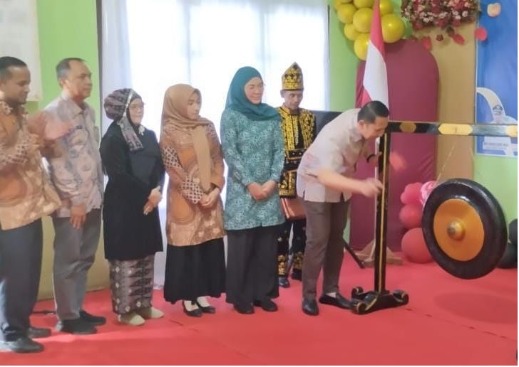 Lagi, Bupati Merangin H M Syukur Bersama Istri, Lauching Sekolah Lansia