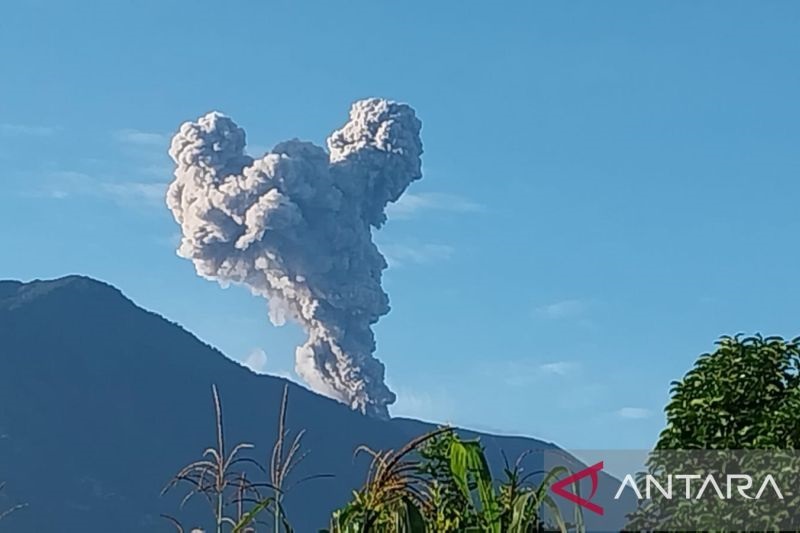 Minggu Pagi, Gunung Marapi Erupsi Sekitar 45 Detik