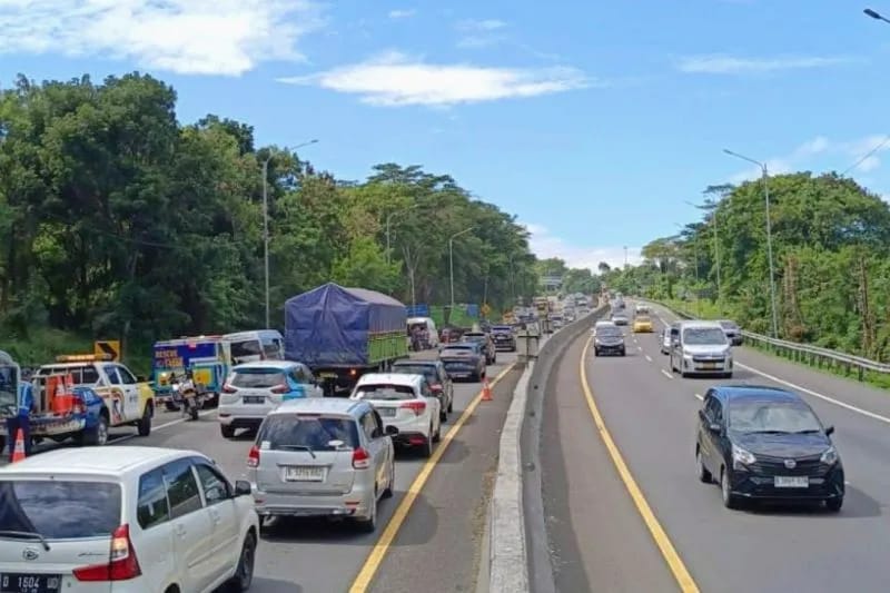 Lima Kendaraan Terlibat Kecelakaan Beruntun di Tol Cipularang