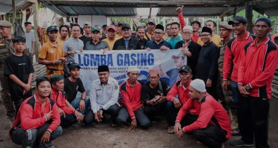 Bupati Tanjabbar Buka Turnamen Gasing di Seberang Kota