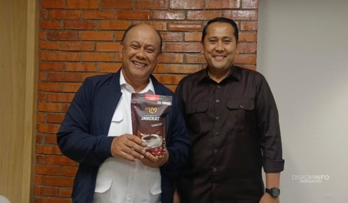 Bahas Percepatan MBG, Bupati M. Syukur Bawa Oleh-oleh Kopi Jangkat untuk Kepala BGN