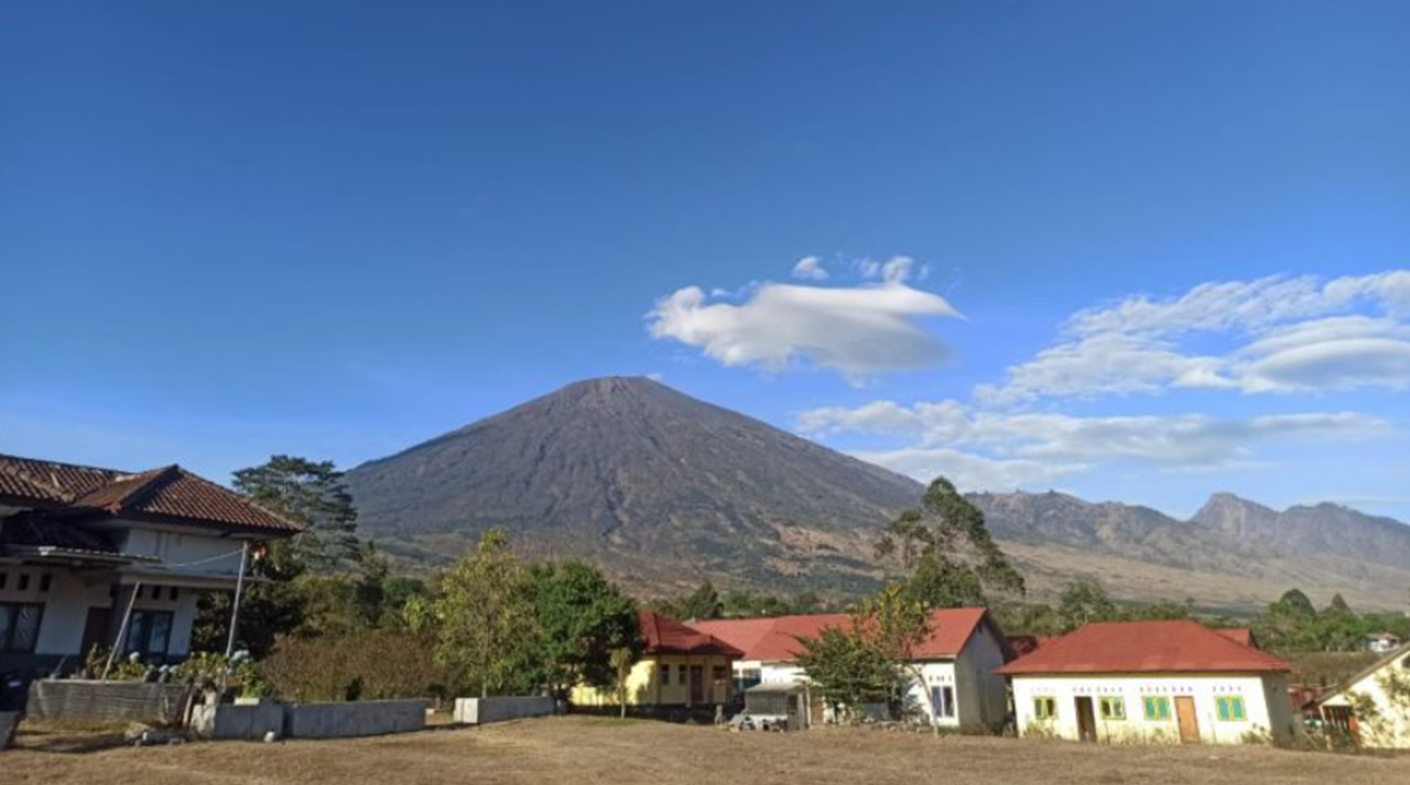 Dua Pendaki Asal Jakarta Jatuh ke Lembah Gunung Rinjani, Satu Masih Hilang