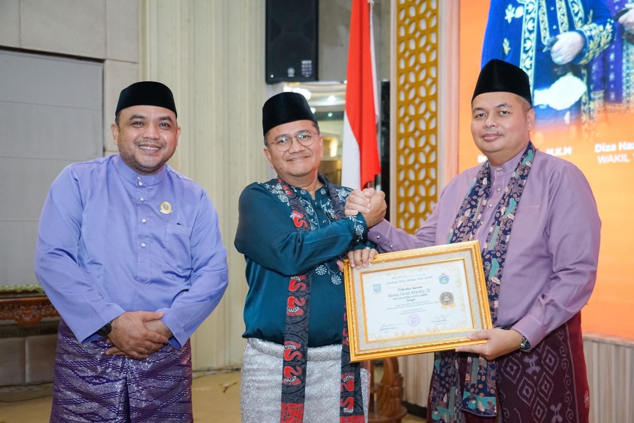 Kemas Faried Alfarelly Dianugerahi Penghargaan dari LAM Kota Jambi