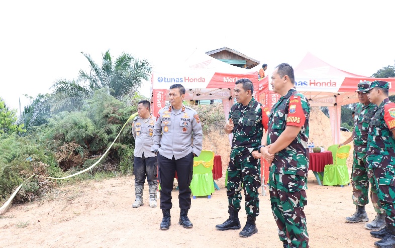 Kapolda Jambi Bersama Danrem 042/Gapu Lakukan Pemantauan Pos Karhutla Kecamatan Batang Asam