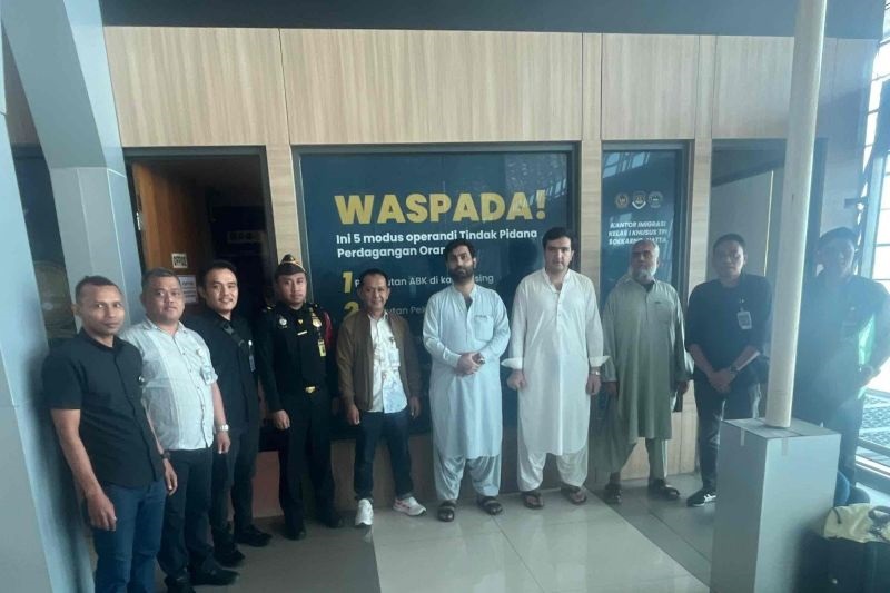 Langgar Izin Tinggal, Imigrasi Jambi Deportasi Tiga WNA Pakistan
