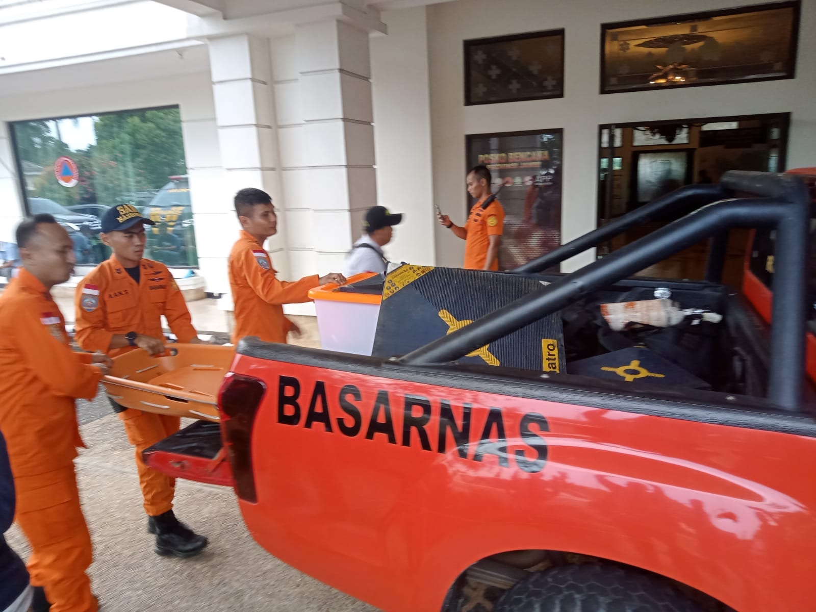 3 Personil Basarnas di Turunkan Bantu Evakuasi Rombongan Kapolda Jambi 