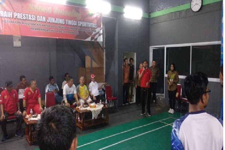 Ketua DPRD Provinsi Jambi Buka Turnamen Bulutangkis Antar OPD