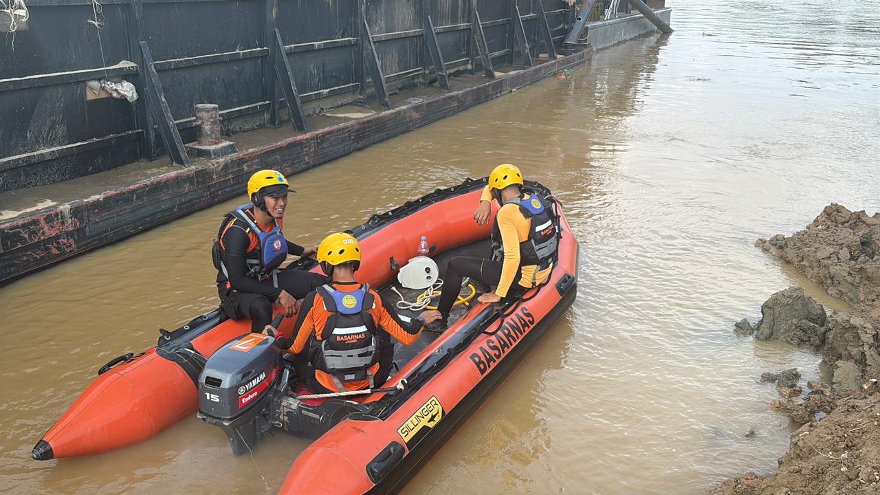 Basarnas Sisir Sungai Batanghari Cari Pemancing yang Hilang