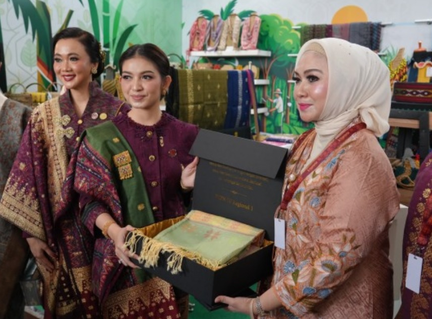 Produk Kriya Binaan PTPN IV PalmCo Curi Perhatian Ibu Wapres Selvi Gibran di Kriyanusa 2026