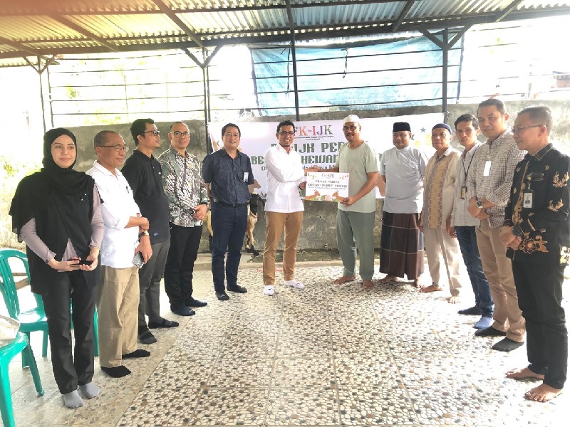 OJK dan FK IJK Provinsi Jambi Peduli Berbagi Hewan Kurban