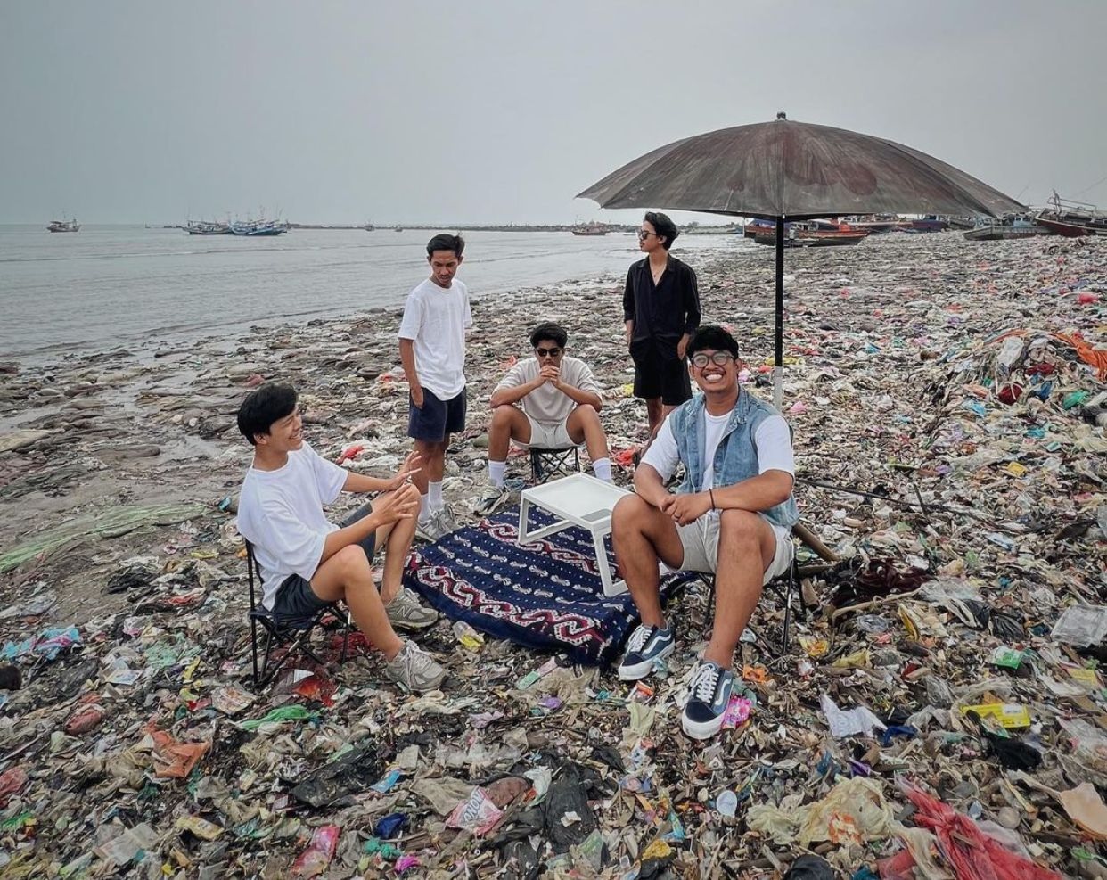 Pandawara Group Ajak Masyarakat Bersihkan Pantai Terkotor di Indonesia