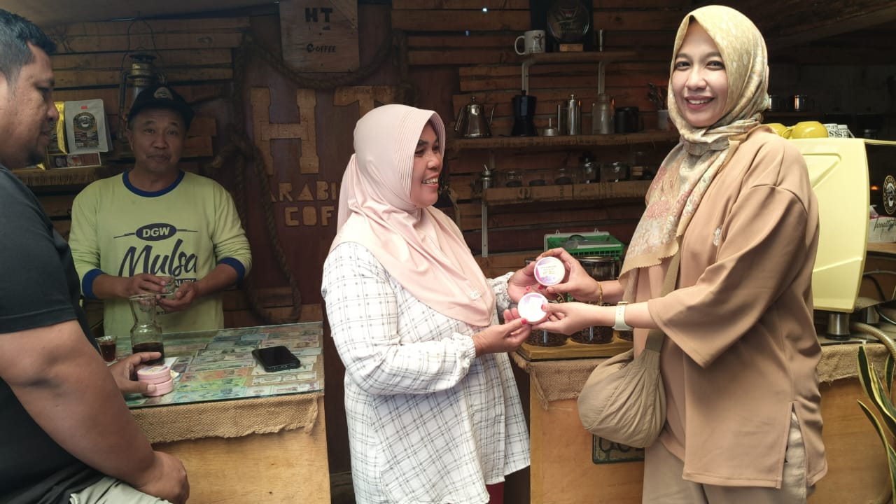 Dosen Farmasi Polkesjam Gelar Pengabdian Masyarakat, Perkenalkan Manfaat Limbah Kulit Kopi Untuk Lulur