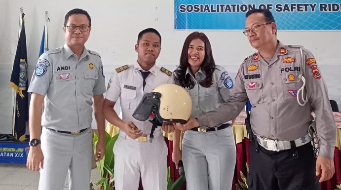 Berkendara Aman Dimulai dari Pendidikan: Jasa Raharja-Polresta Jambi Adakan Edukasi di SMK Taruna Indonesia