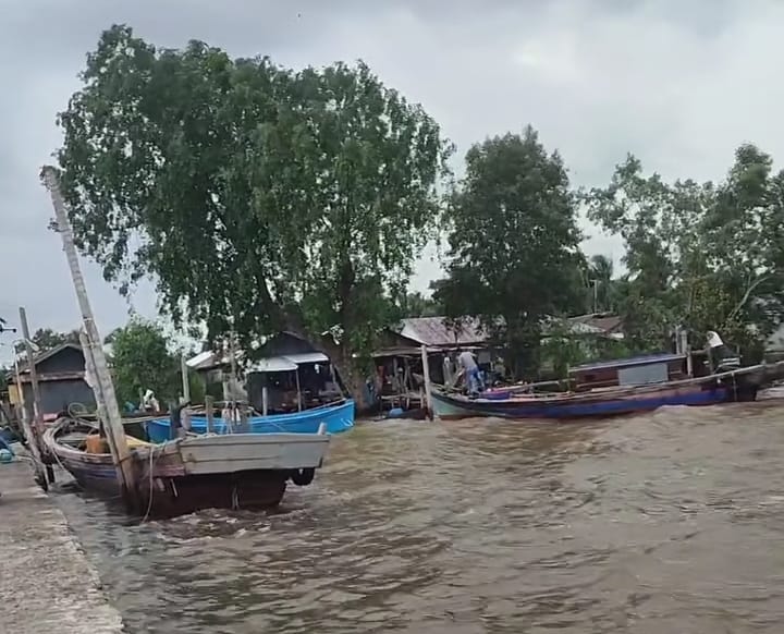 Gelombang Tinggi, Nelayan Tak Melaut