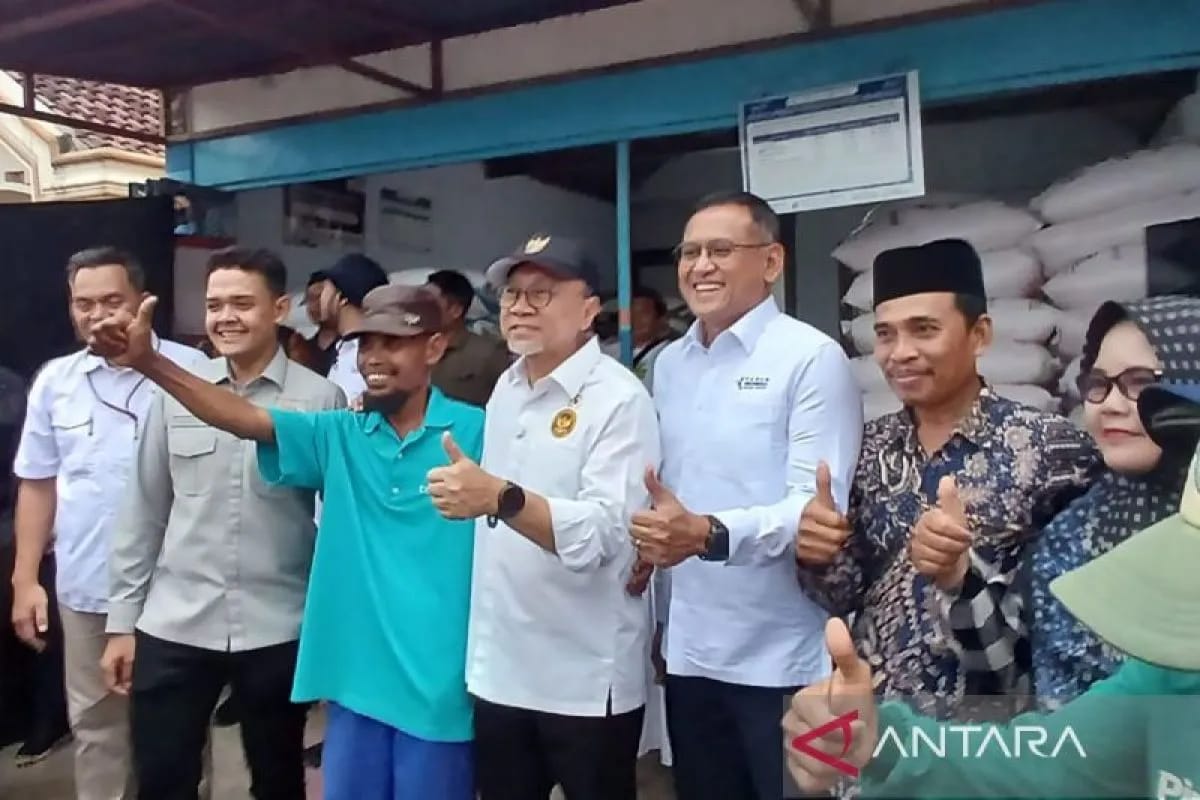 Menko Zulhas Sebut Kuota Pupuk Masih Berlebih
