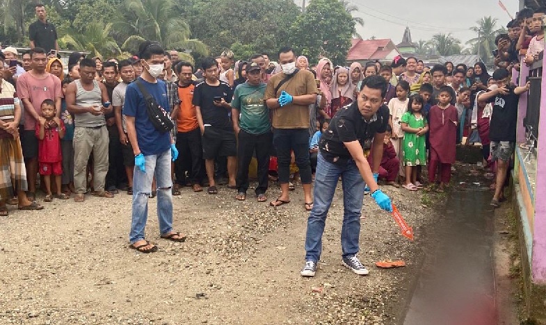 Warga Desa Panti-Sarolangun Dikejutkan Sesosok Pria Tewas di Dalam Selokan