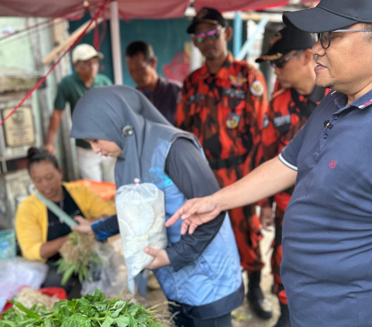 Bersama sang Istri Cawako Maulana Blusukan ke Pasar Simpang Pulai, Dengar Langsung Harapan Warga