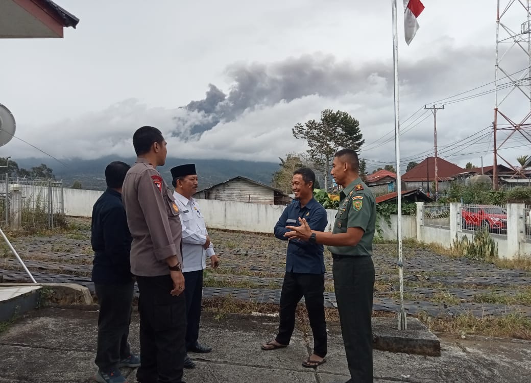 Erupsi Terbesar Tanpa Putus Gunung Kerinci, Semburan Abu Vulkanik Hingga 900 Meter