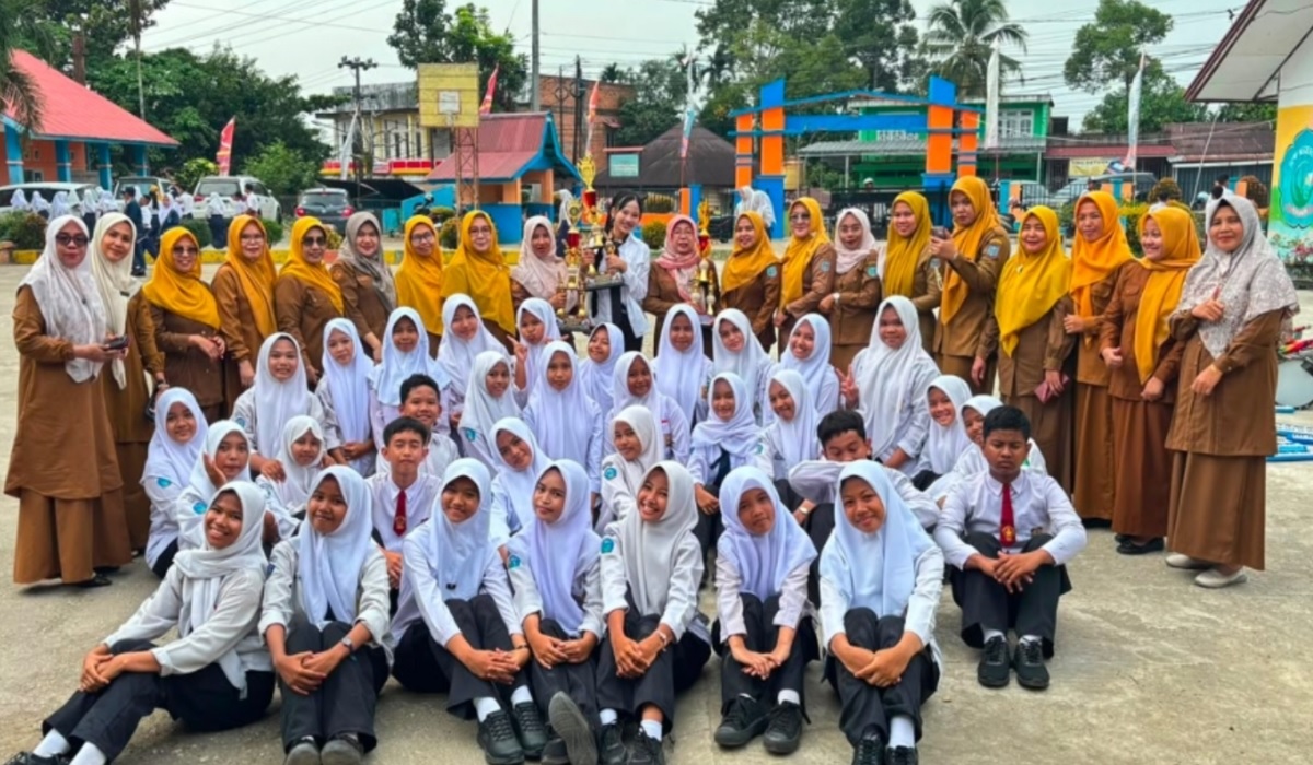 Sukses Boyong Tiga Piala, Prestasi SMPN 1 Merangin Dapat Apresiasi Bupati M. Syukur