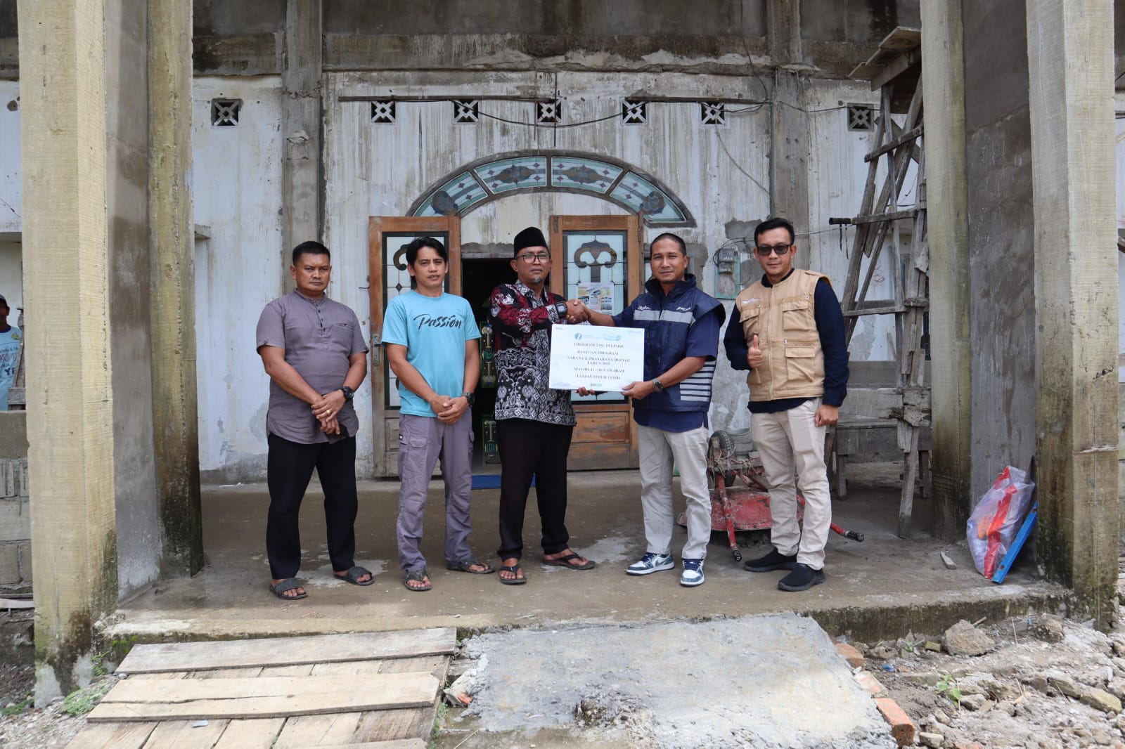 Pelindo Jambi Perkuat Peran Sosial Lewat Bantuan TJSL untuk Masjid Al‑Munawarah Tanjabtim