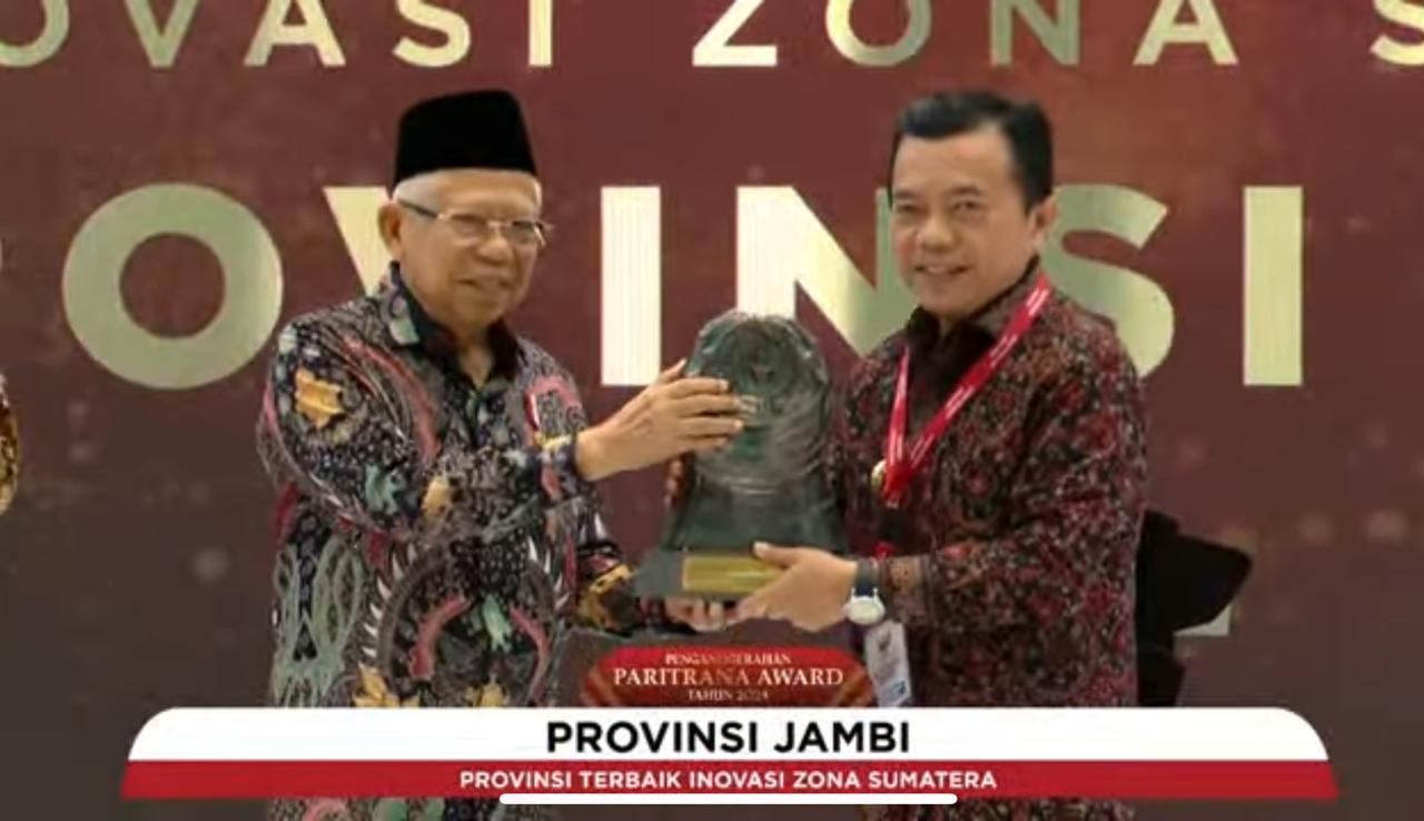 Gubernur Al Haris Terima Penghargaan Paritrana Award 2024