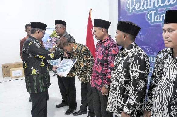 Bupati Tanjung Jabung Barat Resmikan Peluncuran Buku Batik dan Berikan Bantuan kepada Perpustakaan Desa