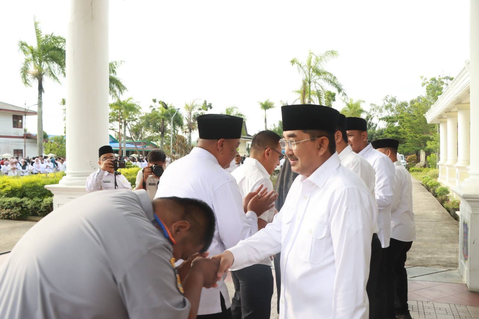 Bupati Anwar Sadat Pimpin Apel Gabungan Pasca Lebaran