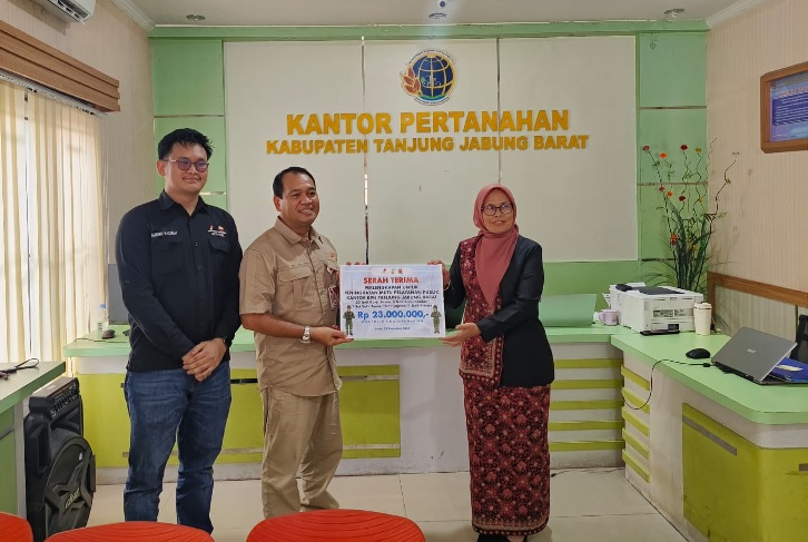 Perkuat Kerja Sama, SKK Migas PetroChina Salurkan Bantuan Alat Kantor ke BPN Kuala Tungkal