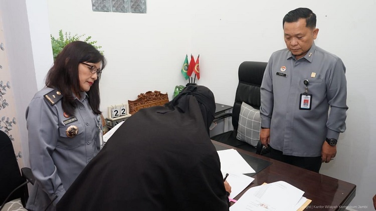 Kanwil Kemenkum Jambi Adakan Pengawasan dan Penyerahan SK Protokol Notaris