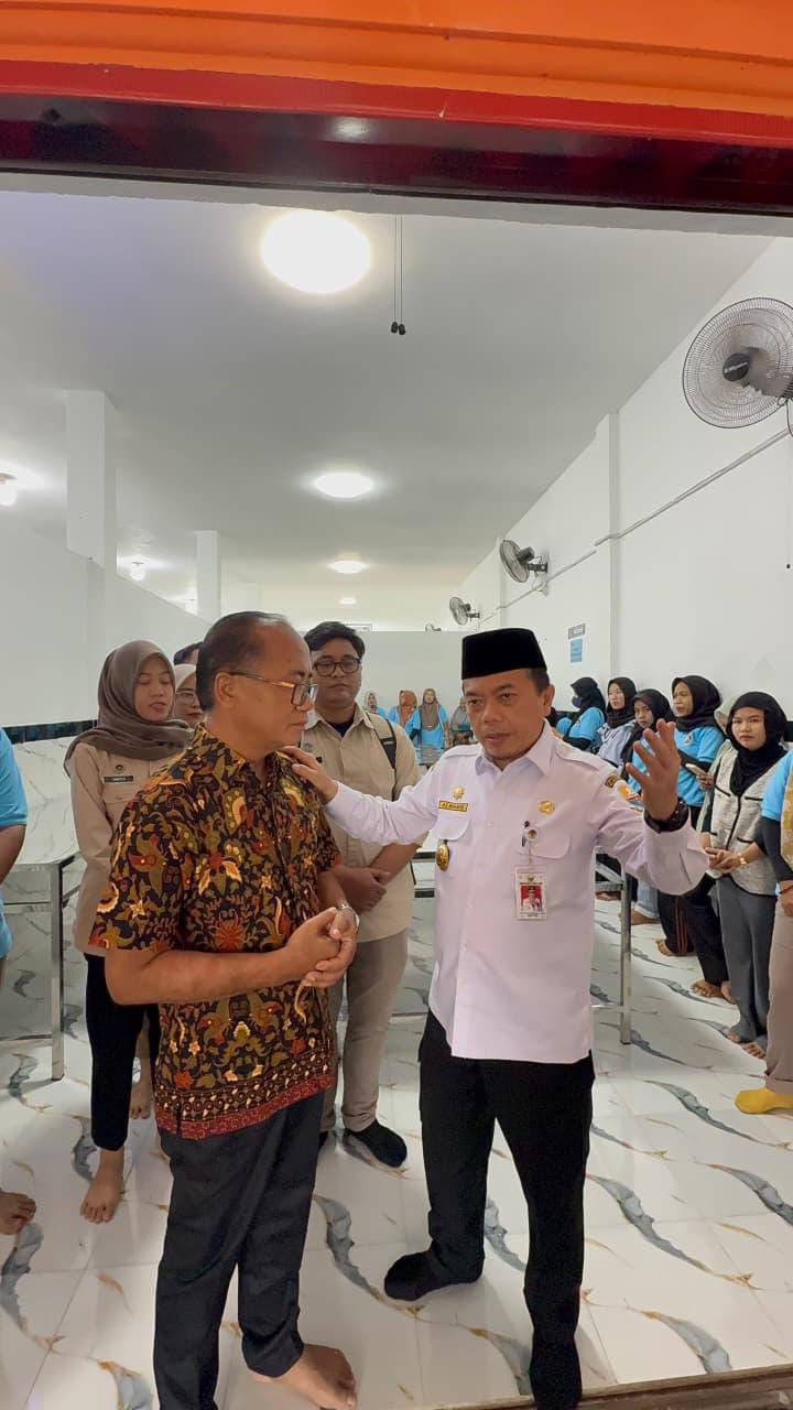 Tinjau SPPG Pemayung, Gubernur Al Haris Minta Beli Bahan Pokok di Jambi Agar Perputaran Ekonomi Meningkat