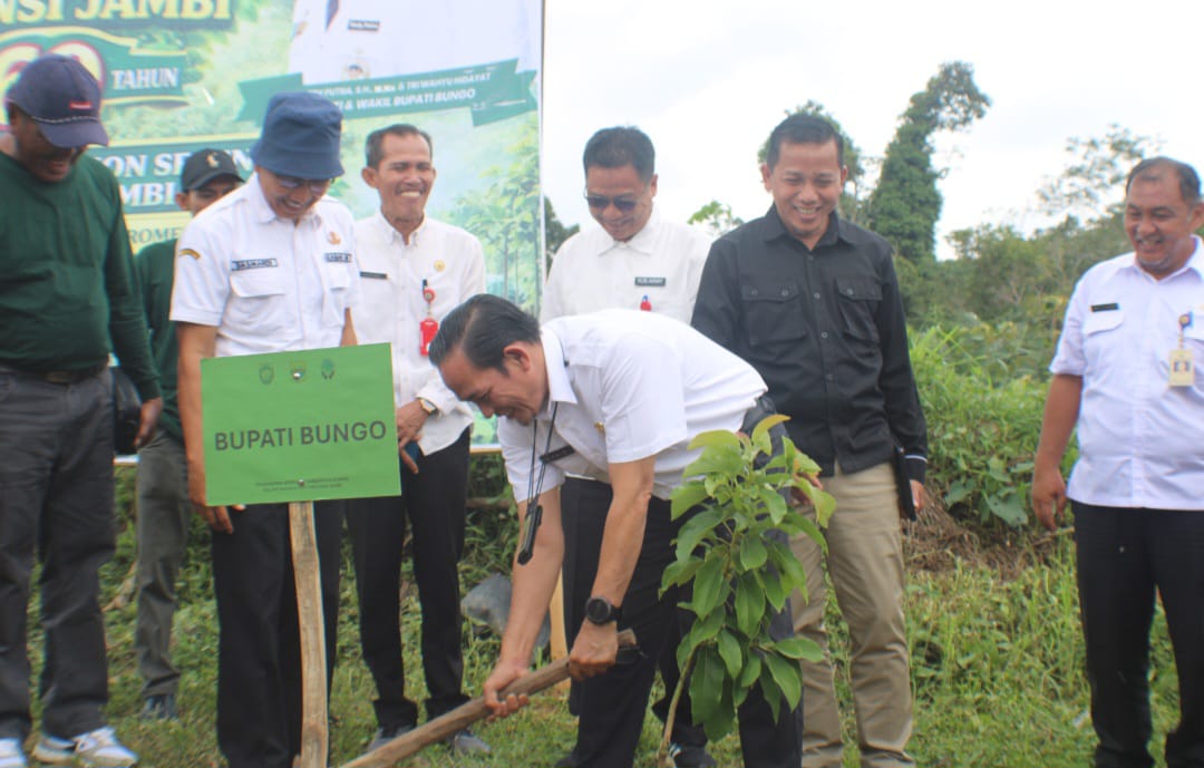 Mewakili Bupati Bungo, Sekda Pimpin Penanaman 2.050 Pohon