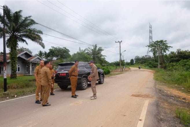 Pj Bupati Cek Kualitas Ruas Jalan yang Baru Dibangun