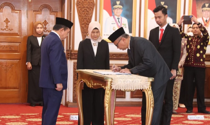 Gubernur Al Haris Lantik Khairul Suhairi Jadi Direktur Utama Bank Jambi