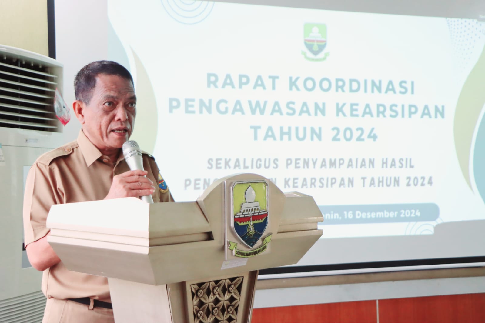 Pemerintahan Provinsi Jambi Berikan Penghargaan Kearsipan 2024