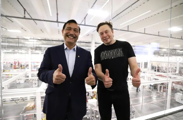 Luhut Yakin Tesla Belum Say Goodbye ke RI karena di India Elon Musk Hanya Buka Showroom Bukan Pabrik