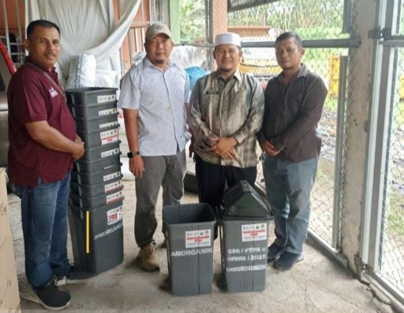 Hari Peduli Sampah Nasional, PTPN IV Regional 4  Jambi Kirim 300 Set Tong Sampah