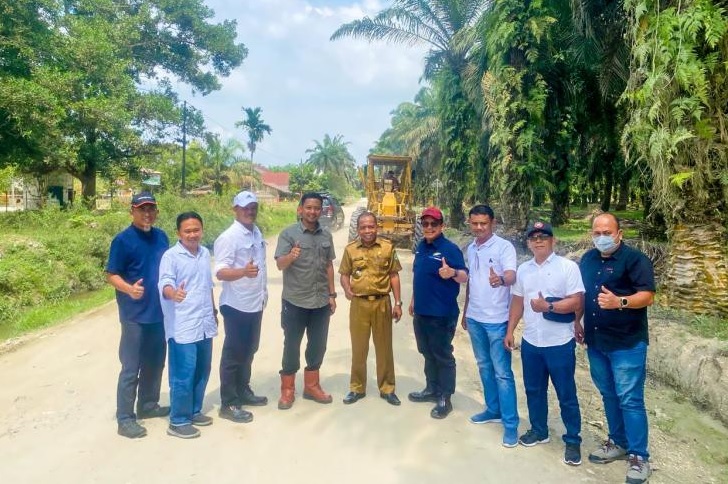 PTPN PalmCo Perbaiki Jalan Sepanjang 7 KM di Kecamatan Lubuk Batu Jaya-Indragiri Hulu