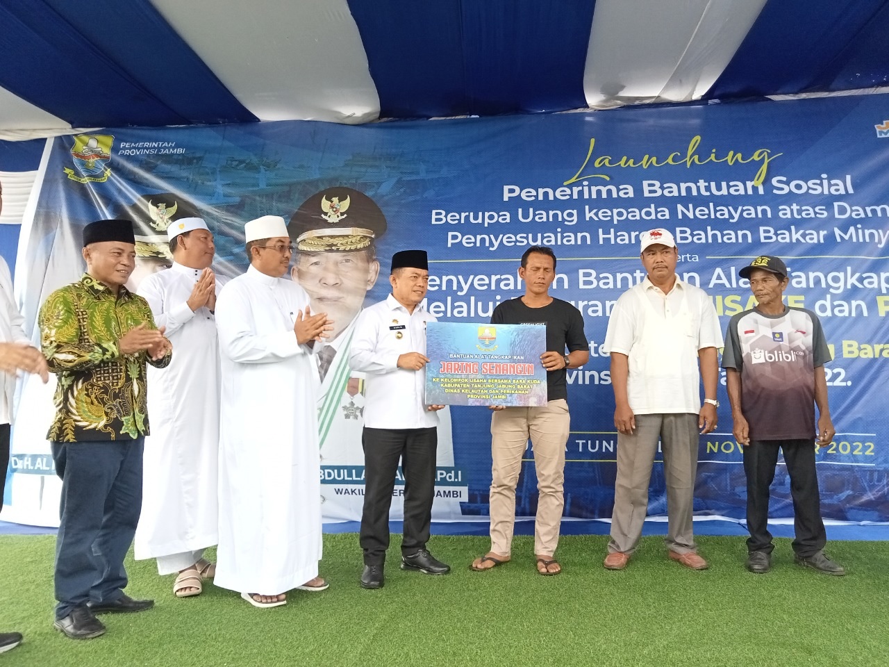 Gubernur Jambi Launching Bansos bagi Nelayan atas Dampak Penyesuaian Harga BBM 