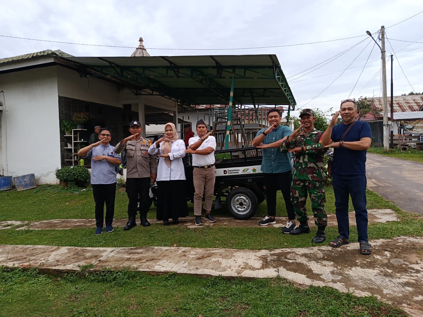 Cinta Kebersihan, PTPN IV Regional 4 Berikan Kendaraan Angkut Sampah 