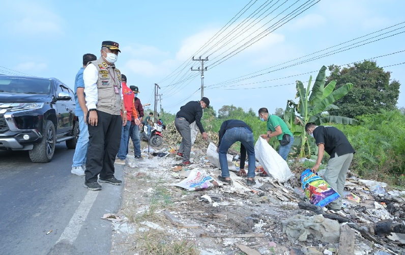 Sekda A. Ridwan Pimpin Gotong Royong Pemkot Jambi Bersama TNI/Polri