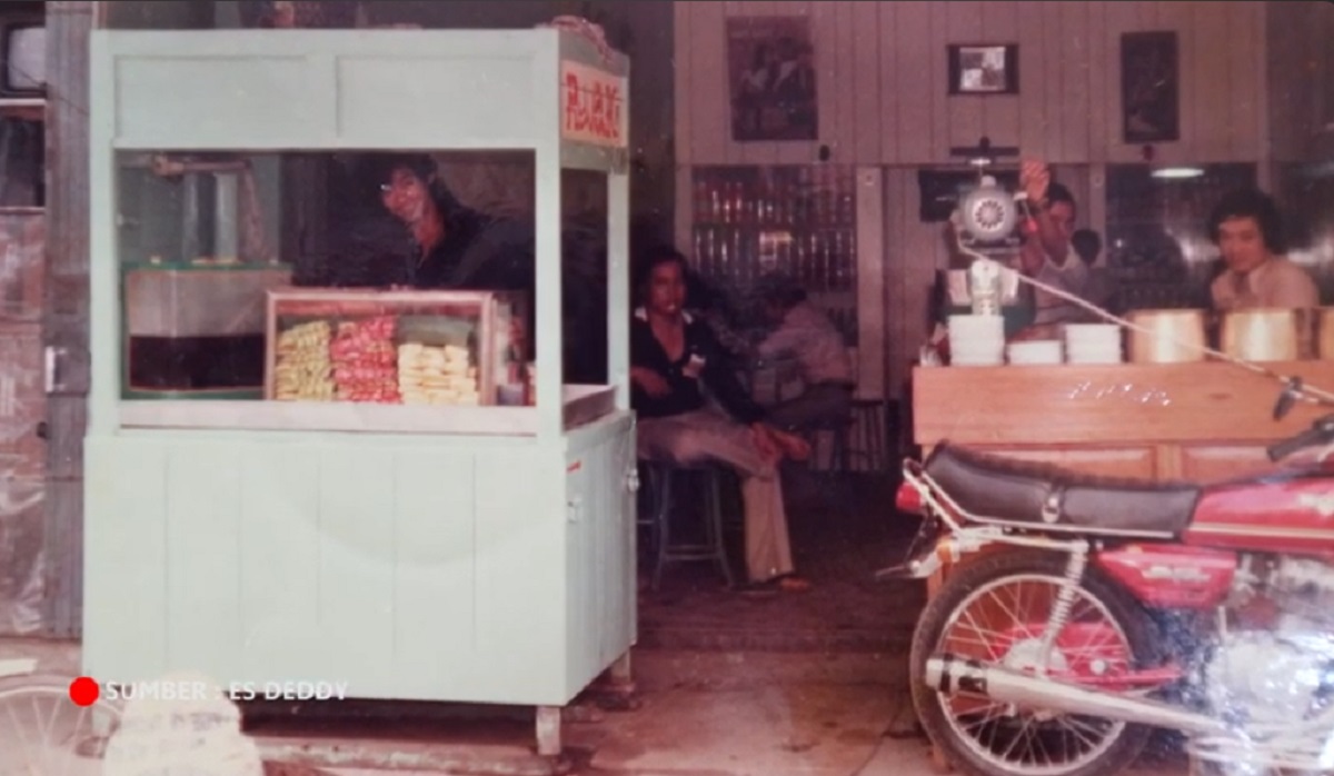 Ini Cara Unik Warga Jambi Beli Es Deddy Pada Tahun 80an