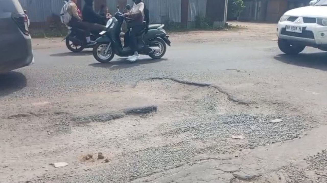 Warga Kota Jambi Keluhkan Kerusakan Jalan Lingkar