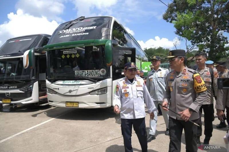 Kapolda Jambi Pastikan Keselamatan dan Kelancaran Pemudik di Terminal