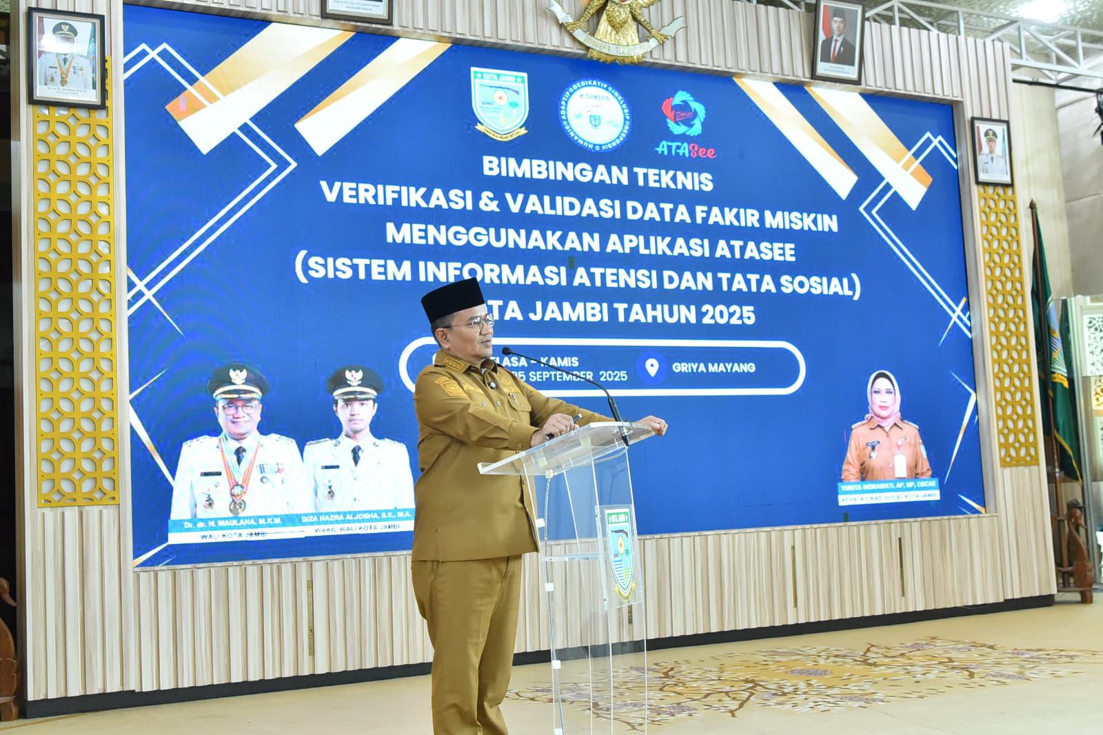 Wali Kota Maulana Buka Bimtek Atasee 2025 : 