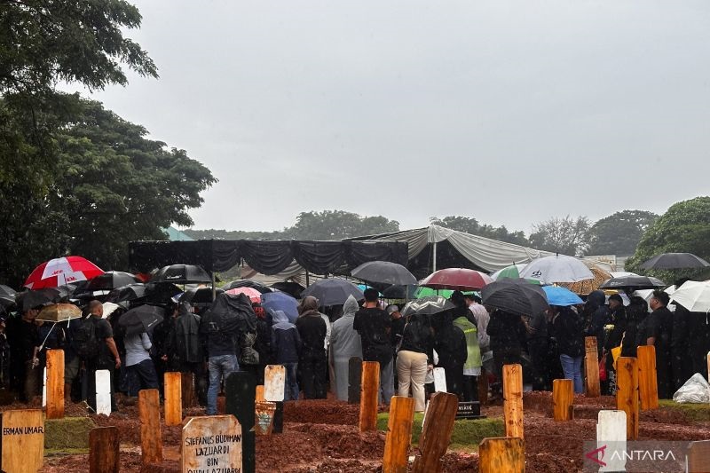 Vidi Aldiano Dimakamkan di TPU Tanah Kusir