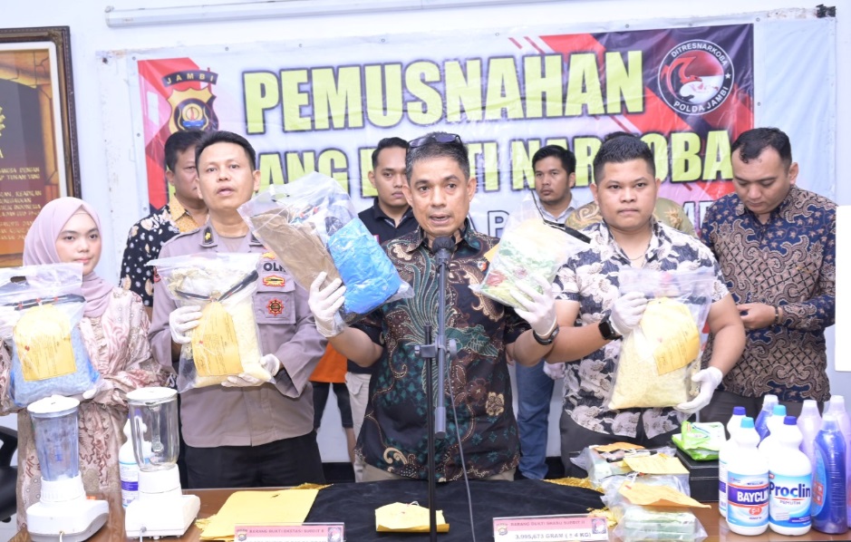 4 Kg Sabu dan 19.873 Butir Pil Ekstasi yang Dibungkus Kemasan Teh Cina Dimusnahkan