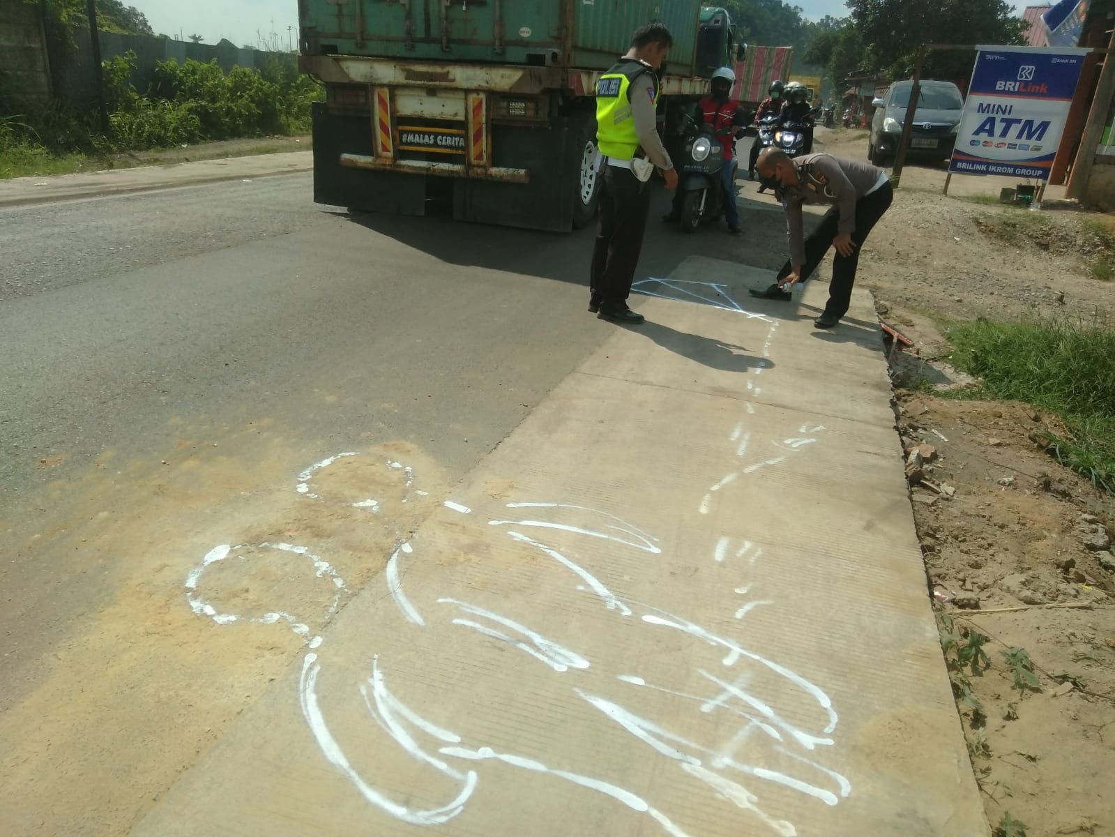 Lakalantas di Muaro Jambi, Pasutri Tewas Terlindas Truk