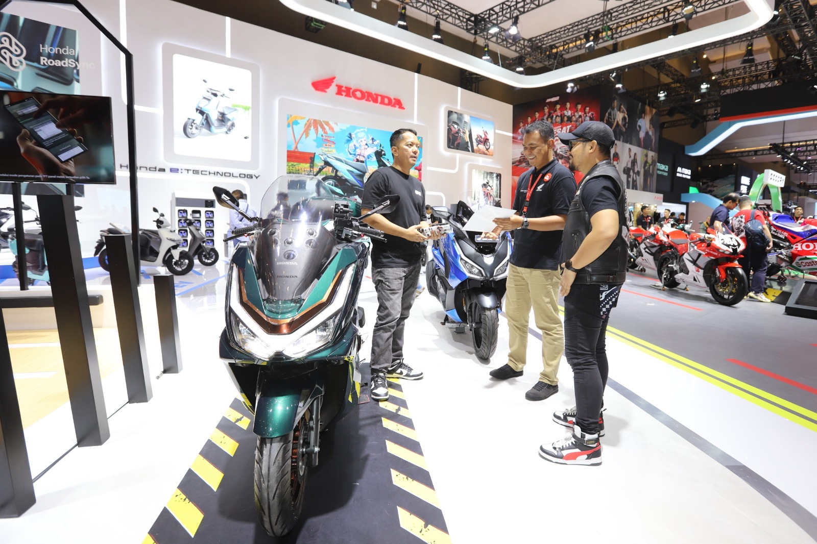 New Honda PCX160 Jadi Idola Konsumen IIMS 2025