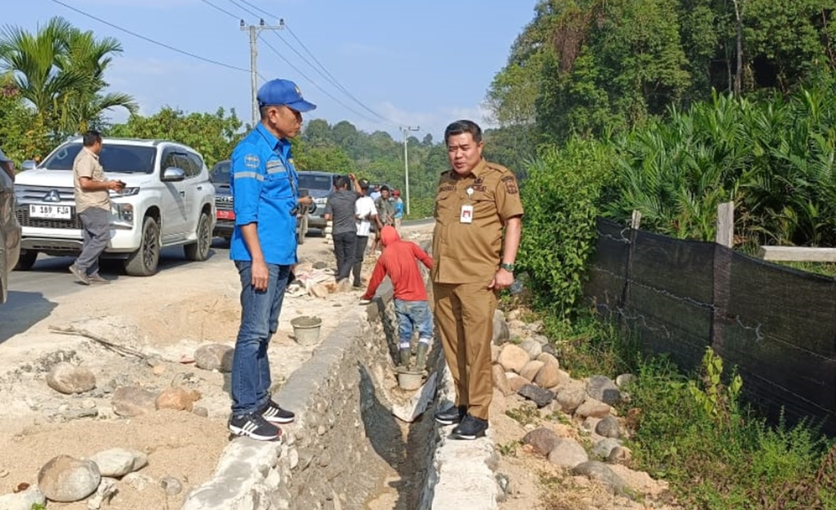 Sehari Pasca Dilantik Kadis PUPR Muzakir Sidak Proyek Multiyears Jalan Batang Asai, Segini Progresnya