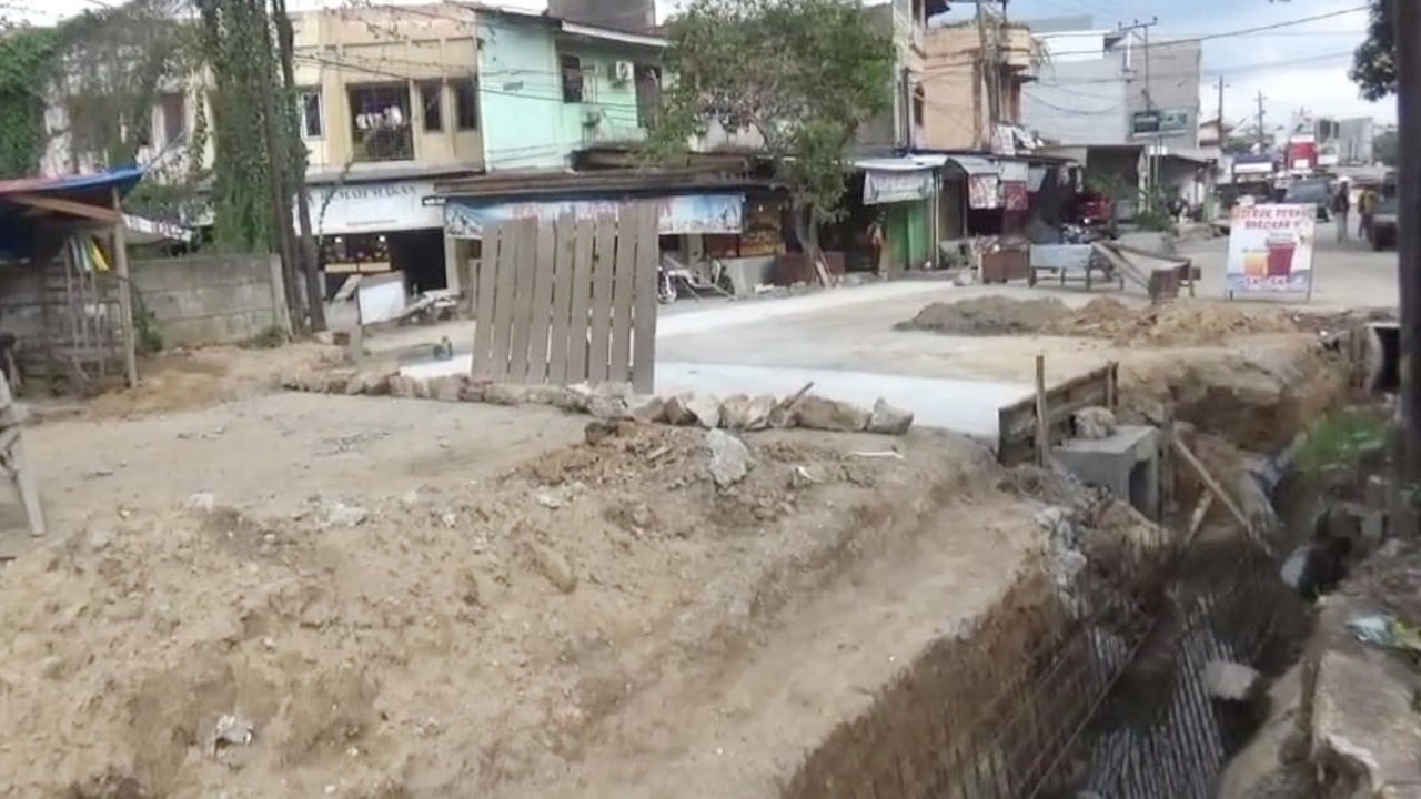 Keluhkan Proyek Perbaikan Drainase, Omzet Pedagang di Kawasan Pasar Handil Turun